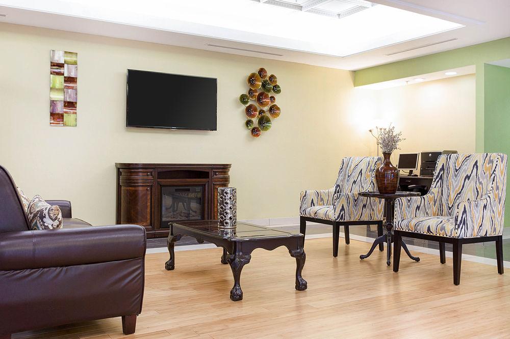 Quality Inn & Suites Near Six Flags - Austell Εξωτερικό φωτογραφία