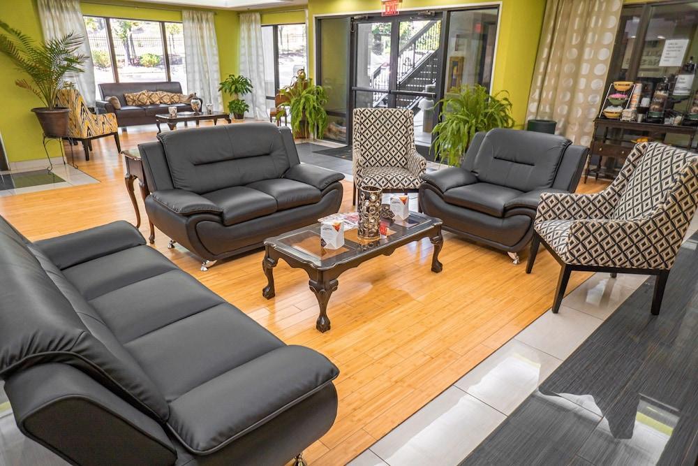 Quality Inn & Suites Near Six Flags - Austell Εξωτερικό φωτογραφία