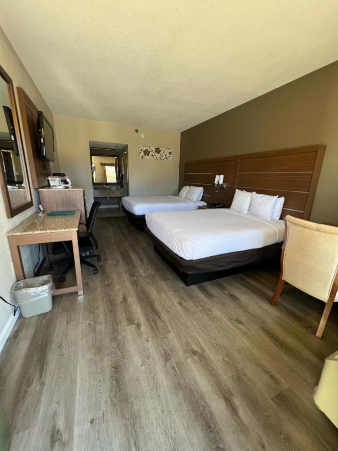 Quality Inn & Suites Near Six Flags - Austell Εξωτερικό φωτογραφία