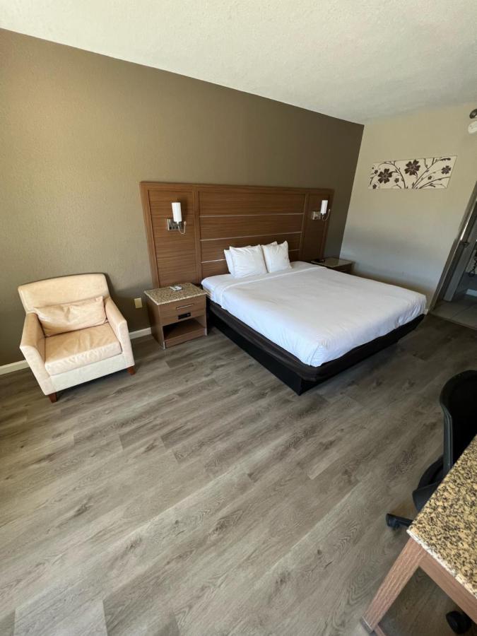Quality Inn & Suites Near Six Flags - Austell Εξωτερικό φωτογραφία