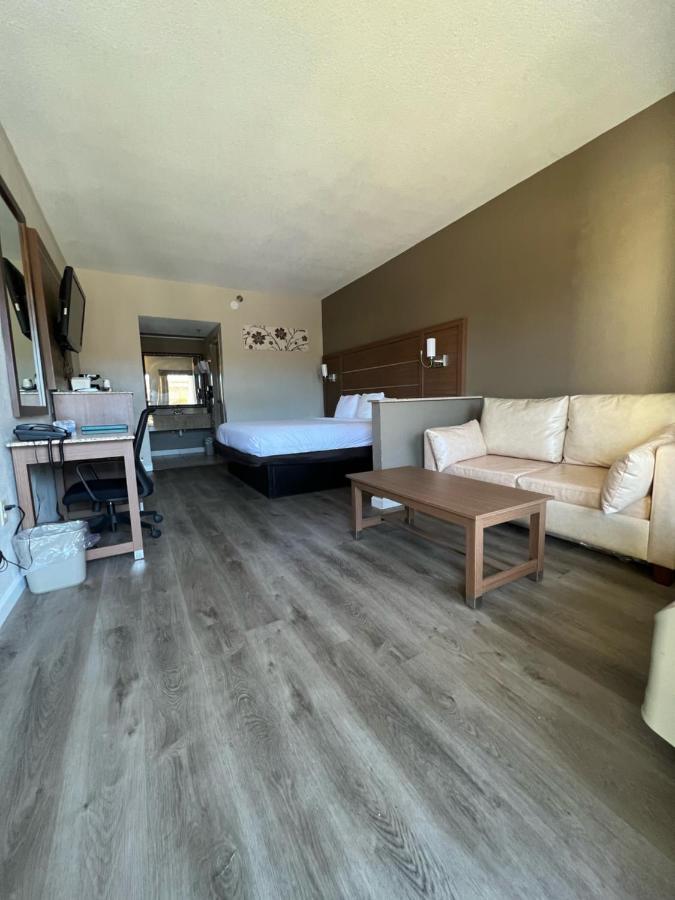 Quality Inn & Suites Near Six Flags - Austell Εξωτερικό φωτογραφία