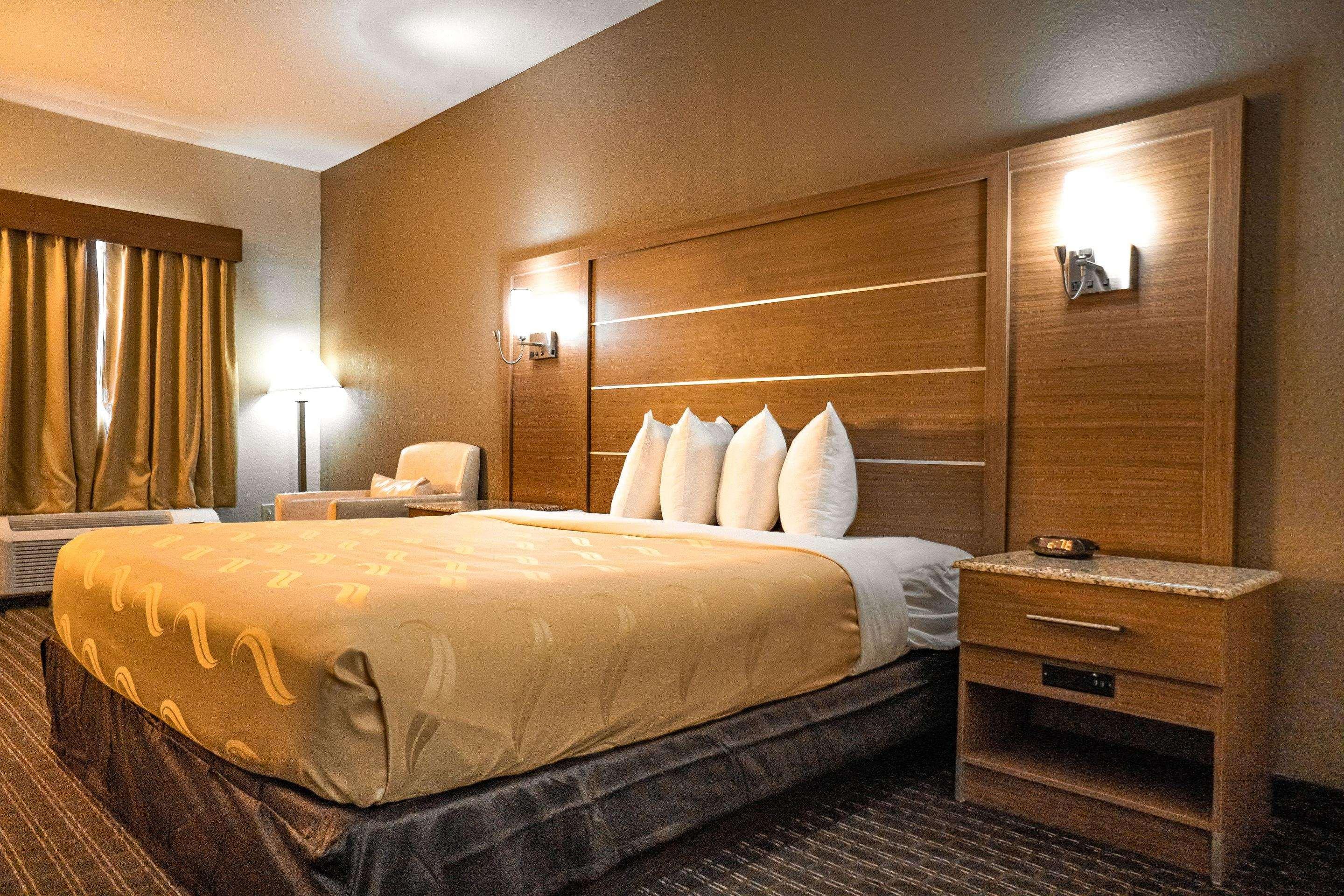 Quality Inn & Suites Near Six Flags - Austell Εξωτερικό φωτογραφία