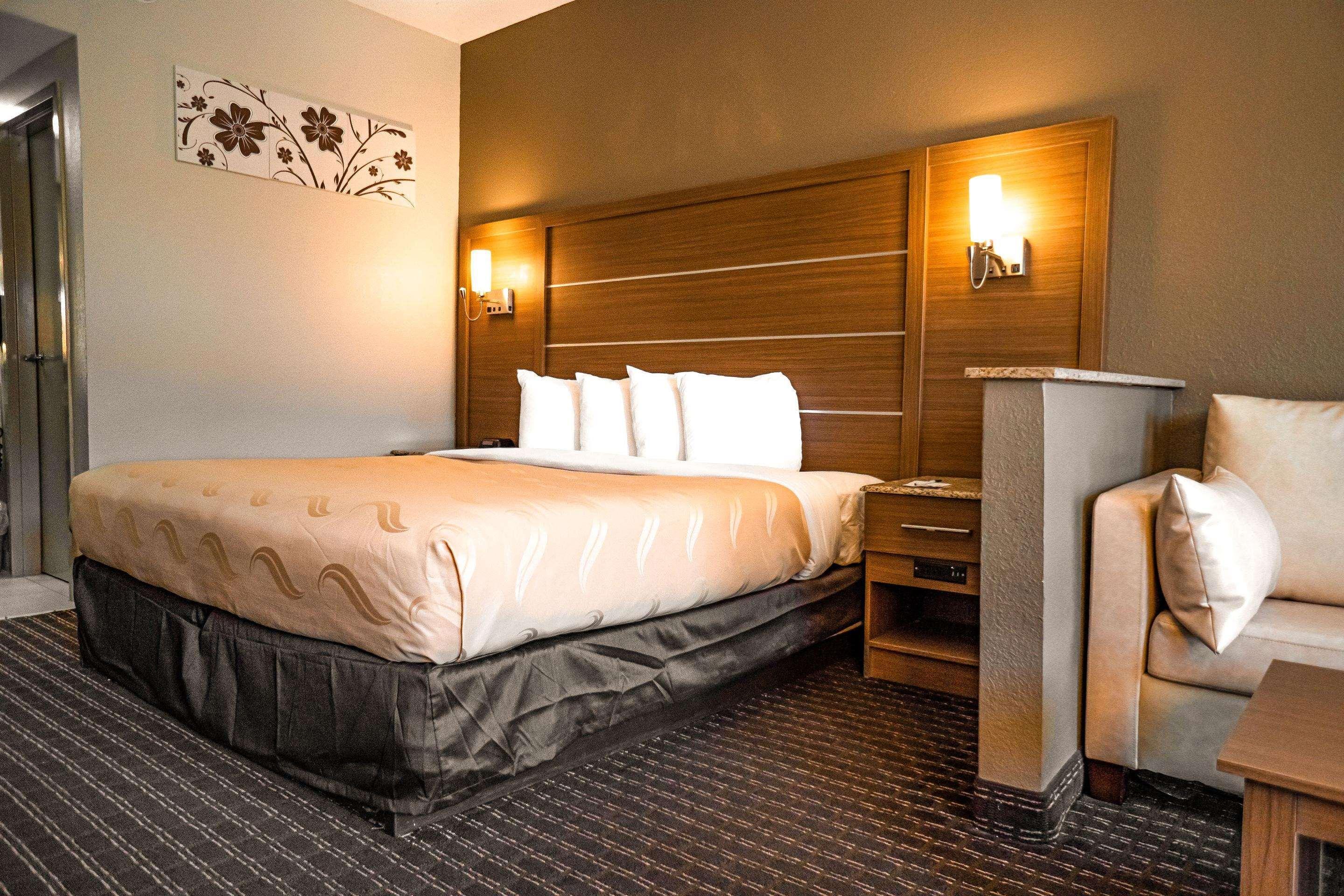 Quality Inn & Suites Near Six Flags - Austell Εξωτερικό φωτογραφία