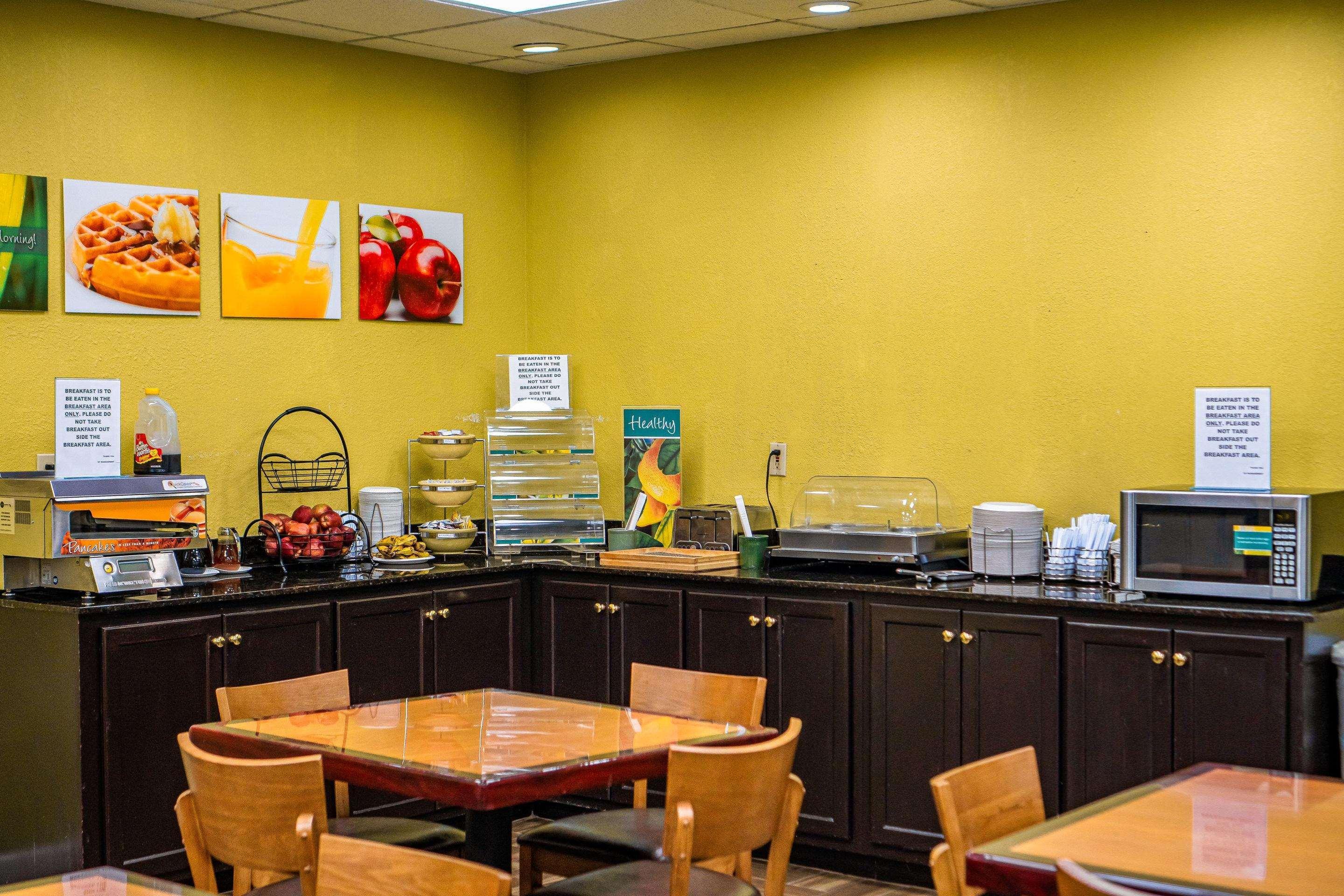Quality Inn & Suites Near Six Flags - Austell Εξωτερικό φωτογραφία