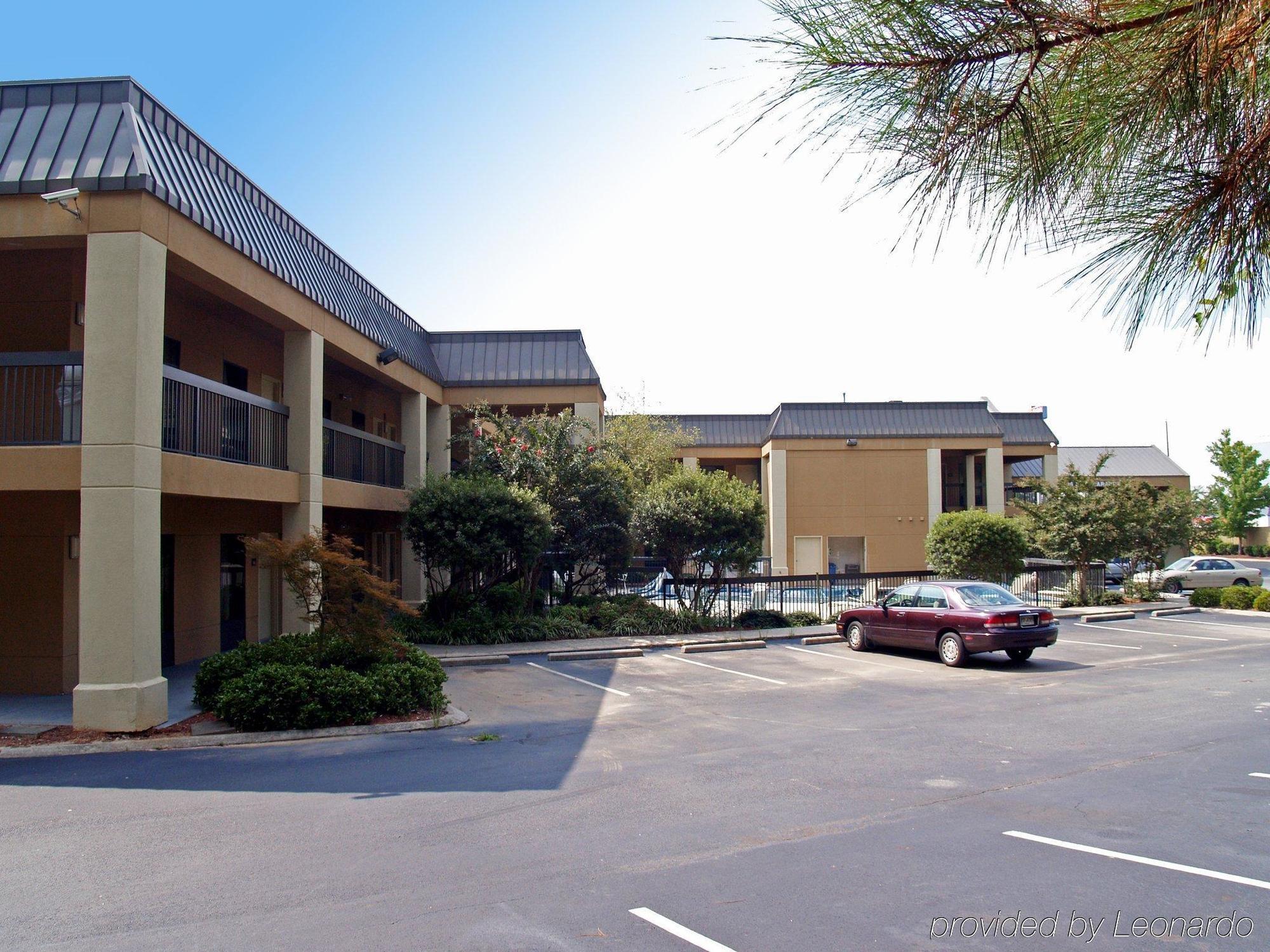 Quality Inn & Suites Near Six Flags - Austell Εξωτερικό φωτογραφία