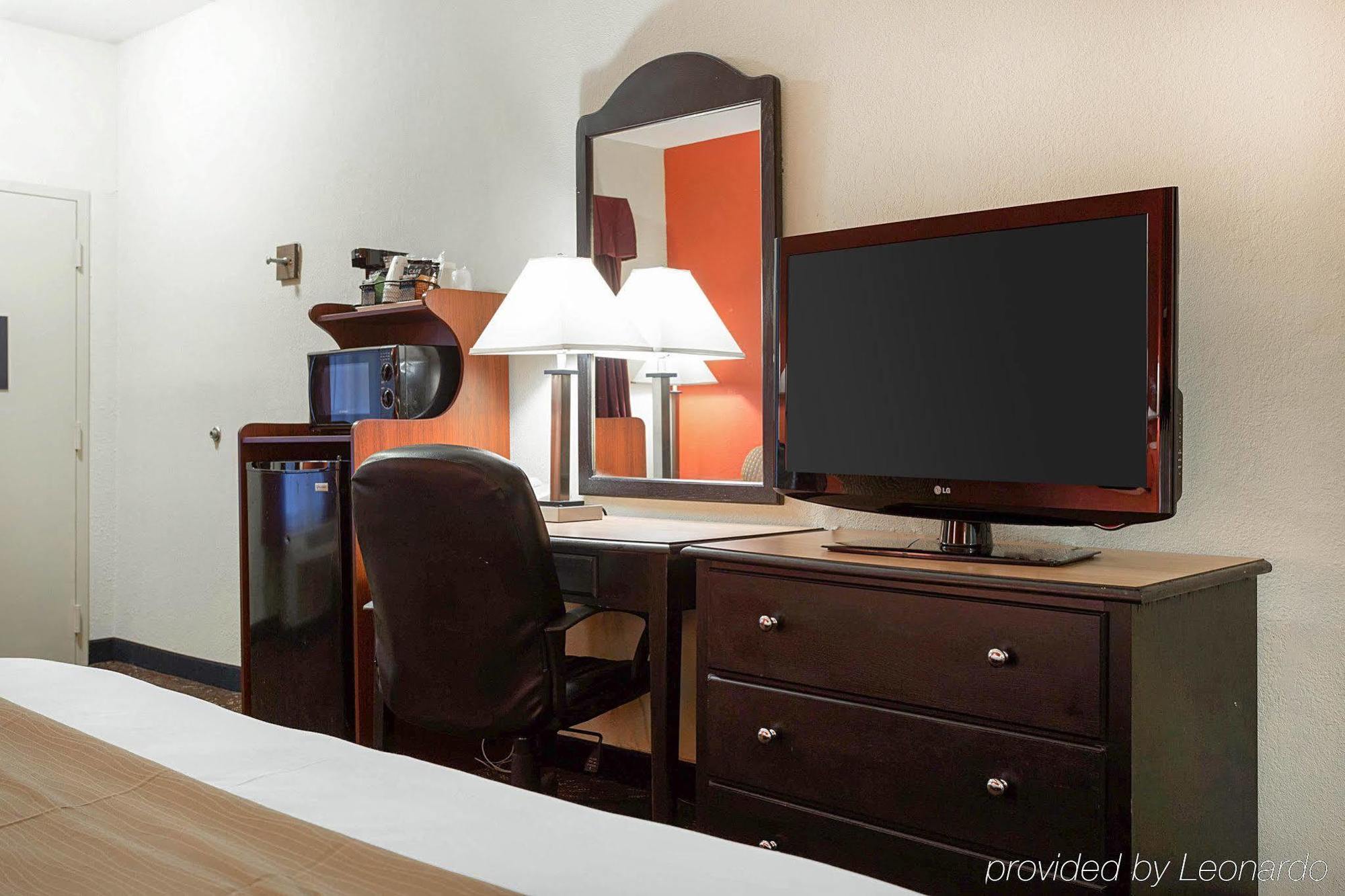 Quality Inn & Suites Near Six Flags - Austell Εξωτερικό φωτογραφία